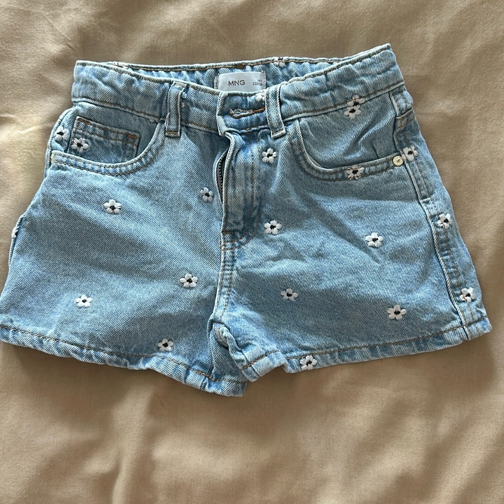 Mango girl shorts with daisys